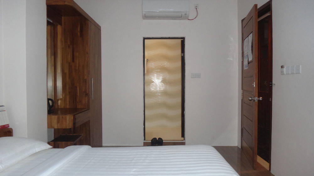 Chit Sayar Hotel Yangon Exterior photo