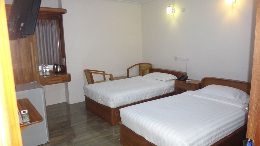 Chit Sayar Hotel Yangon Exterior photo